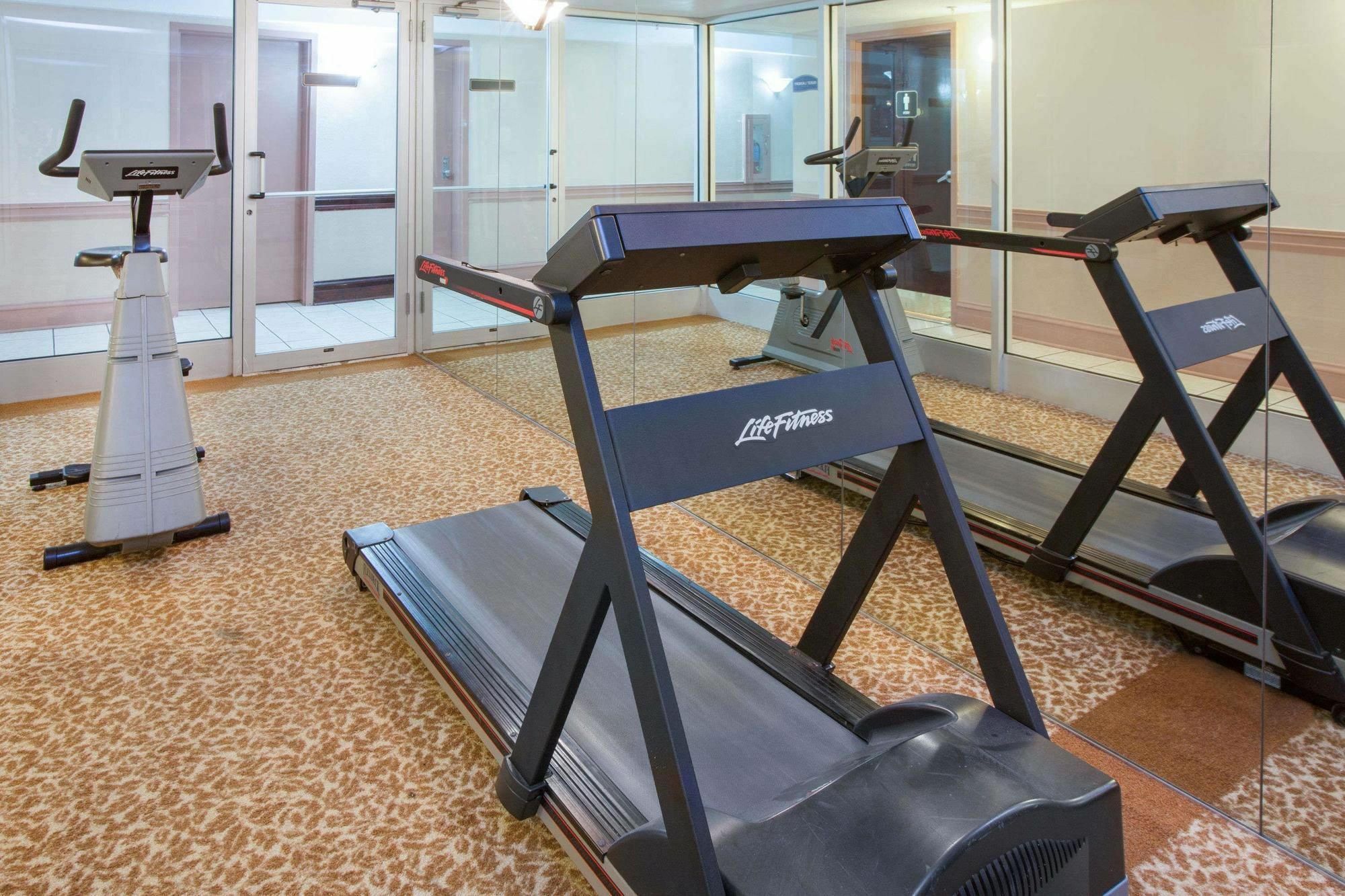 Baymont By Wyndham - Chicago - Addison - O'Hare Hotel Ngoại thất bức ảnh